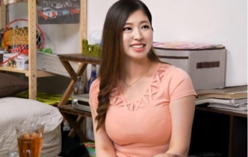 FC2-PPV 1491391 欲求不満ドＭ巨乳パイパン若妻をナンパでゲット。なんでも言うこと聞いちゃういいなり奥様が潮吹かされポルチオ連打でイキまくり、中出しまでされちゃう流出映像 ゆかさん